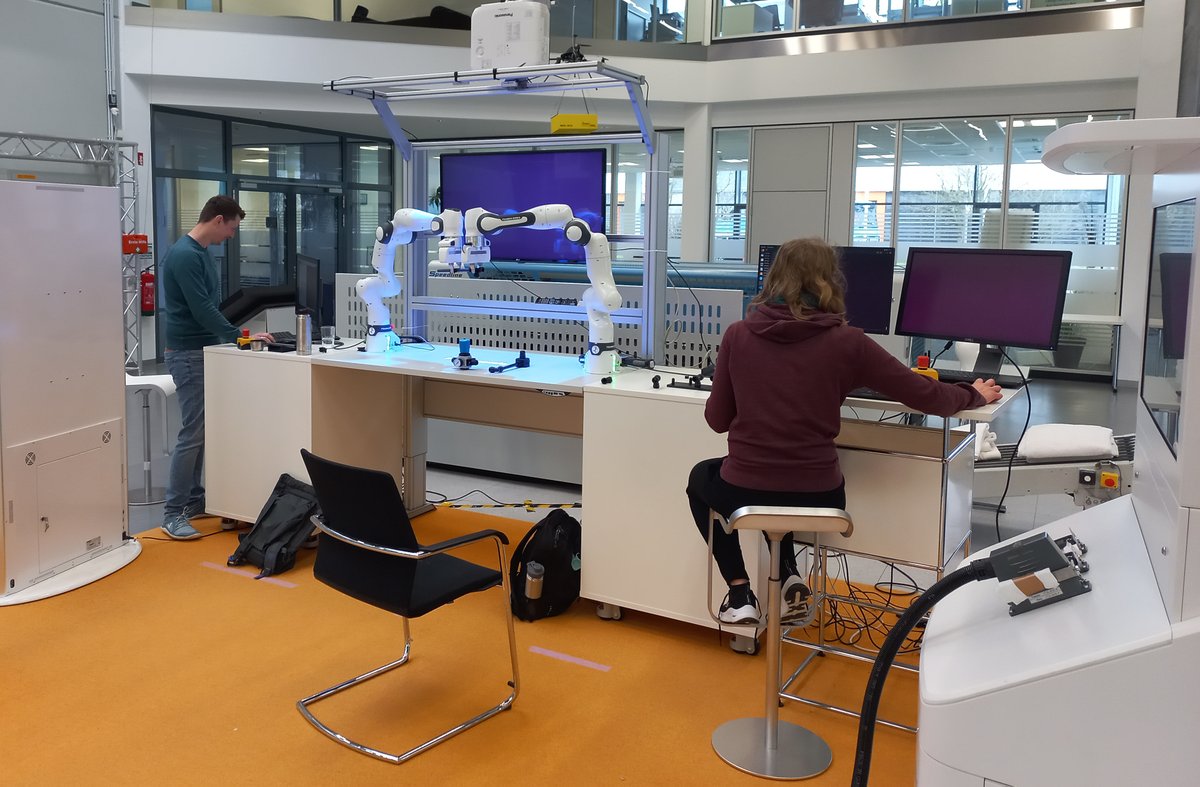 Die Vorbereitungen für die #hm23 laufen auf Hochtouren.

Erleben Sie vom 17.-21. April auf dem OWL-Gemeinschaftsstand in Halle 7 Stand D27 hautnah anwendungsbezogene Technologie der Industrie 4.0 - von der #Roboterautomation über
#Assistenzsysteme bis hin zum #DigitalenZwilling.