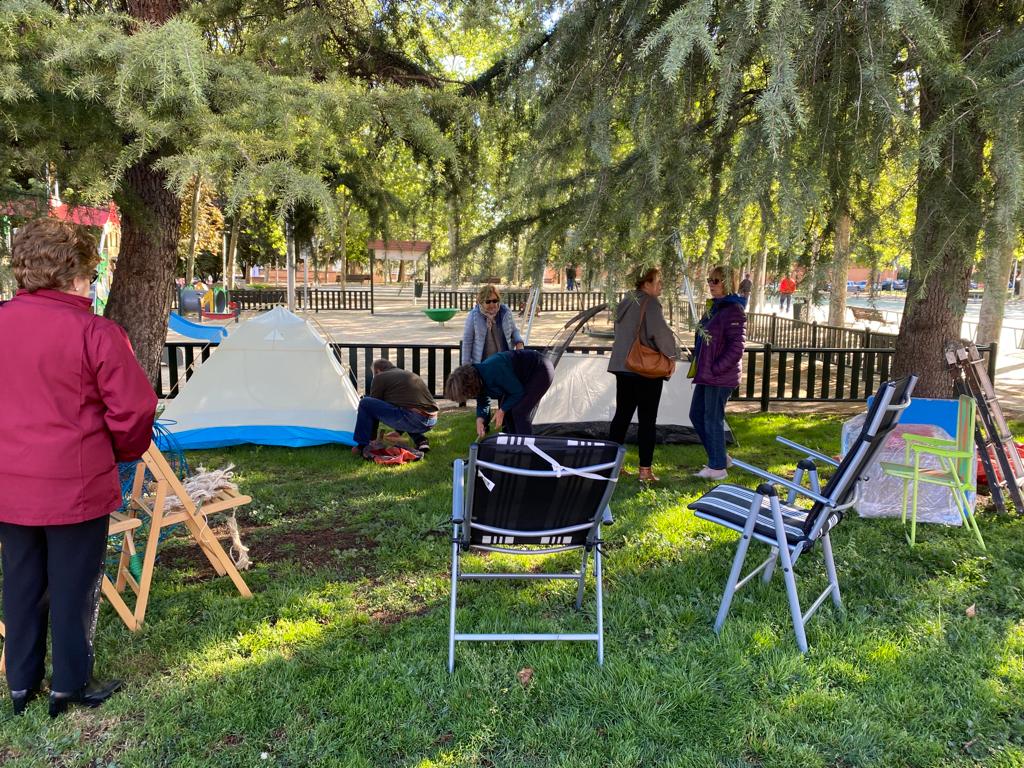 Pues amigos de Twitter, os comunico que a falta de soluciones para los afectados de la L7B de metro, sin casa, sin indemnización y sin alquiler, hemos decidido vivir donde nos dejan: EN LA CALLE <a href="/cdpache/">Carlos Díaz-Pache</a> <a href="/IdiazAyuso/">Isabel Díaz Ayuso</a> nos ignoran. Estas son las consecuencias