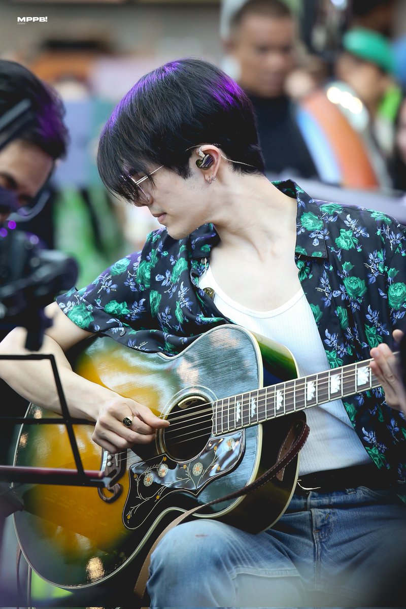 (lost_soul_greeny_mewlion) 💚🎸💖(hibernating) on Twitter "He has me