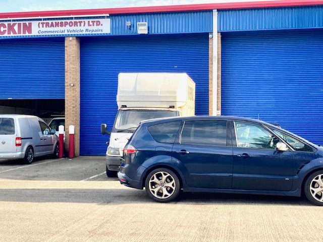 SUCCESSFUL LETTING AT ROUNDSWELL

Underwood Warmington confirm they have successfully LET more Business Space - this time, at Roundswell, Barnstaple. A 1200 sq. ft. (111m2) was offered by them and quickly taken up by a local businessman who had registered his requirement.
