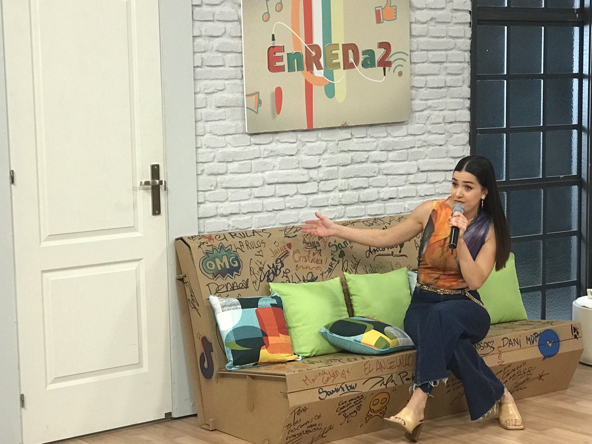 Pues ⁦<a href="/RokoOficial/">ROKO</a>⁩ ya esta de vuelta en el pisito de ⁦<a href="/EnREDa2CS/">EnREDa2 | Canal Sur</a>⁩ ensayando su nuevo tema que nos interpretará en directo.