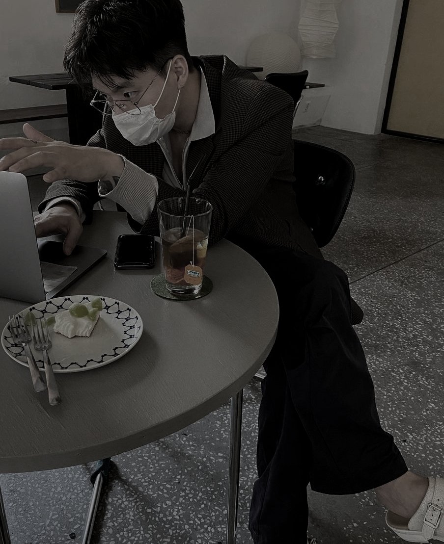 Busy day but at least I'm looking fine.