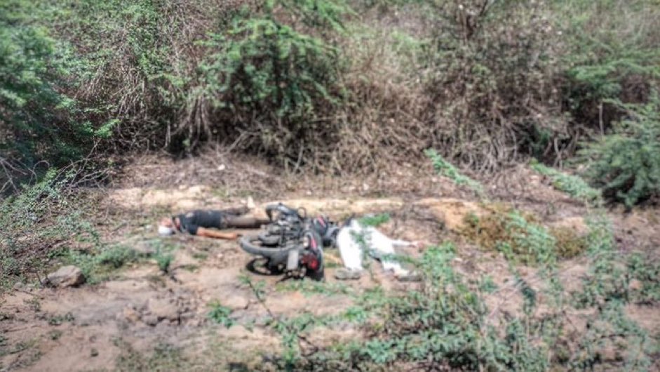 अतीक अहमद का बेटा मारा गया। 10 साल की उम्र में अतीक ने बेटे असद को गोली चलाना सिखाया था। आज गोलियों से ही उसका अंत हुआ।