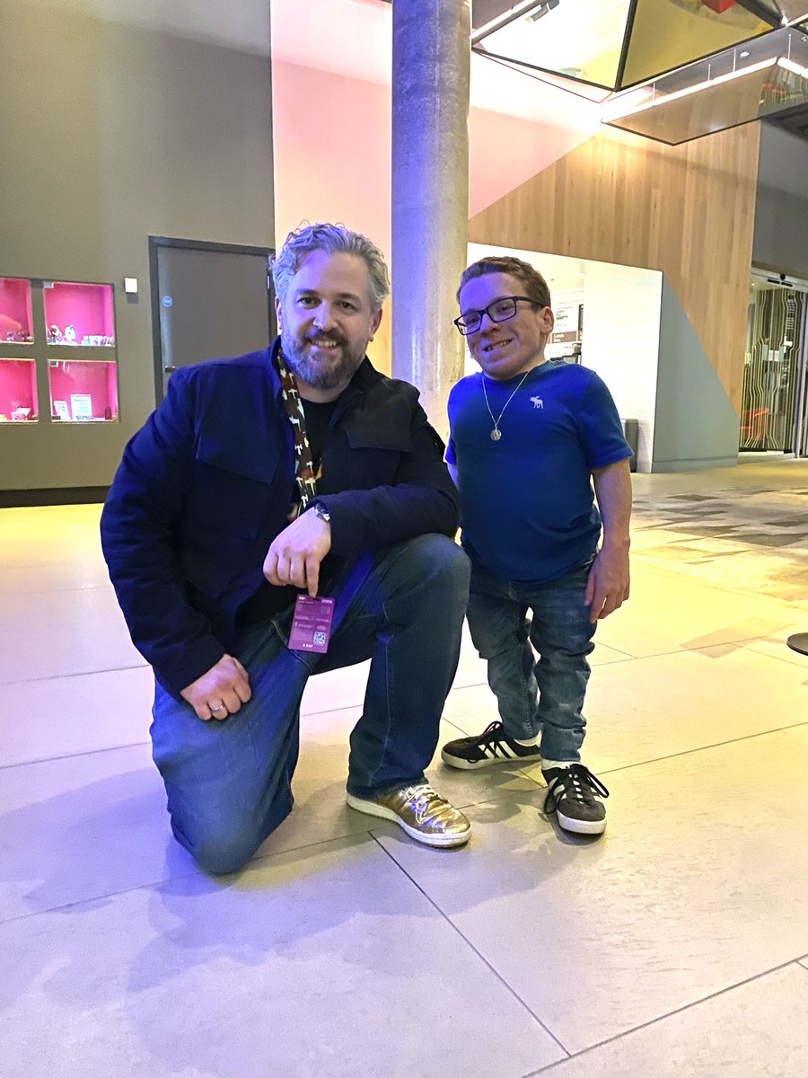 #tbt on Fri night @SW_Celebration I uncovered a mystery. I ran into @HarrisonWDavis - #starwars actor, son of @WarwickADavis, & bro of @AnnabelleLDavis. He confirmed he is not named after #HarrisonFord ! Thanks Harrison…still a very cool name though! #starwarscelebration