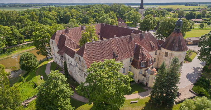 spelkollektiv's tweet photo. Join us for 8 days in a castle with game developers from all over the world, in beautiful Latvia. We're hosting a unique game jam where you can make new connections and friends within the game industry. It's going to be an adventure, are you in? #gamedev #indiedev #gamejam