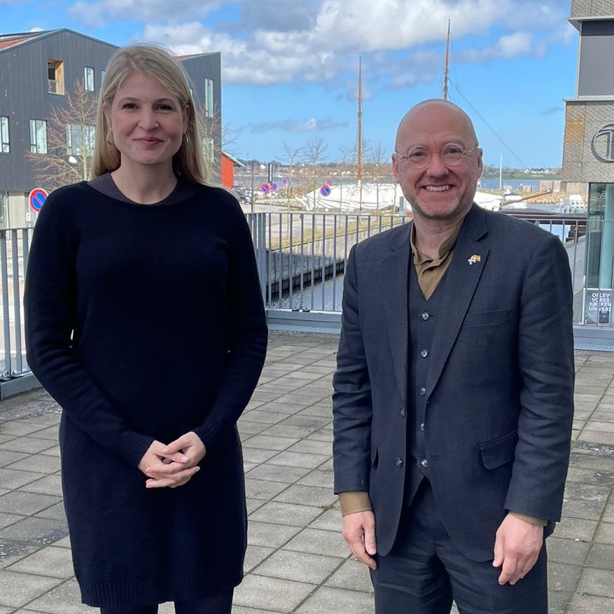 Zero Carbon Buildings Minister @patrickharvie met with the Lord Mayor of Holbæk, @CKrzyrosiak and her team. They discussed plans to roll-out district heating across the city, to help inform the development of district-heating systems in Scotland. 🌍🏘️