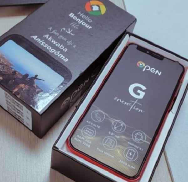 FiftyBusinessSA's tweet photo. La marque  #Open met sur le marché africain des téléphones intelligents "super phones" adaptés à la réalité africaine avec plusieurs langues africaines. Son promoteur, @AlainCapochichi a dit que le téléphone ne comporte ni de clavier donc son usager n'a besoin de lire ni écrire. https://t.co/s5fuljsTCc