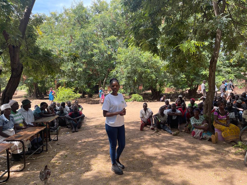 Farmers_UnionMW's tweet photo. Farmers Union of Malawi President Madam @Mannesnkhata visited farmers that have been affected by the Cyclone Freddy. 

https://t.co/vCYeuOlcxO https://t.co/dfnWa8x9qW