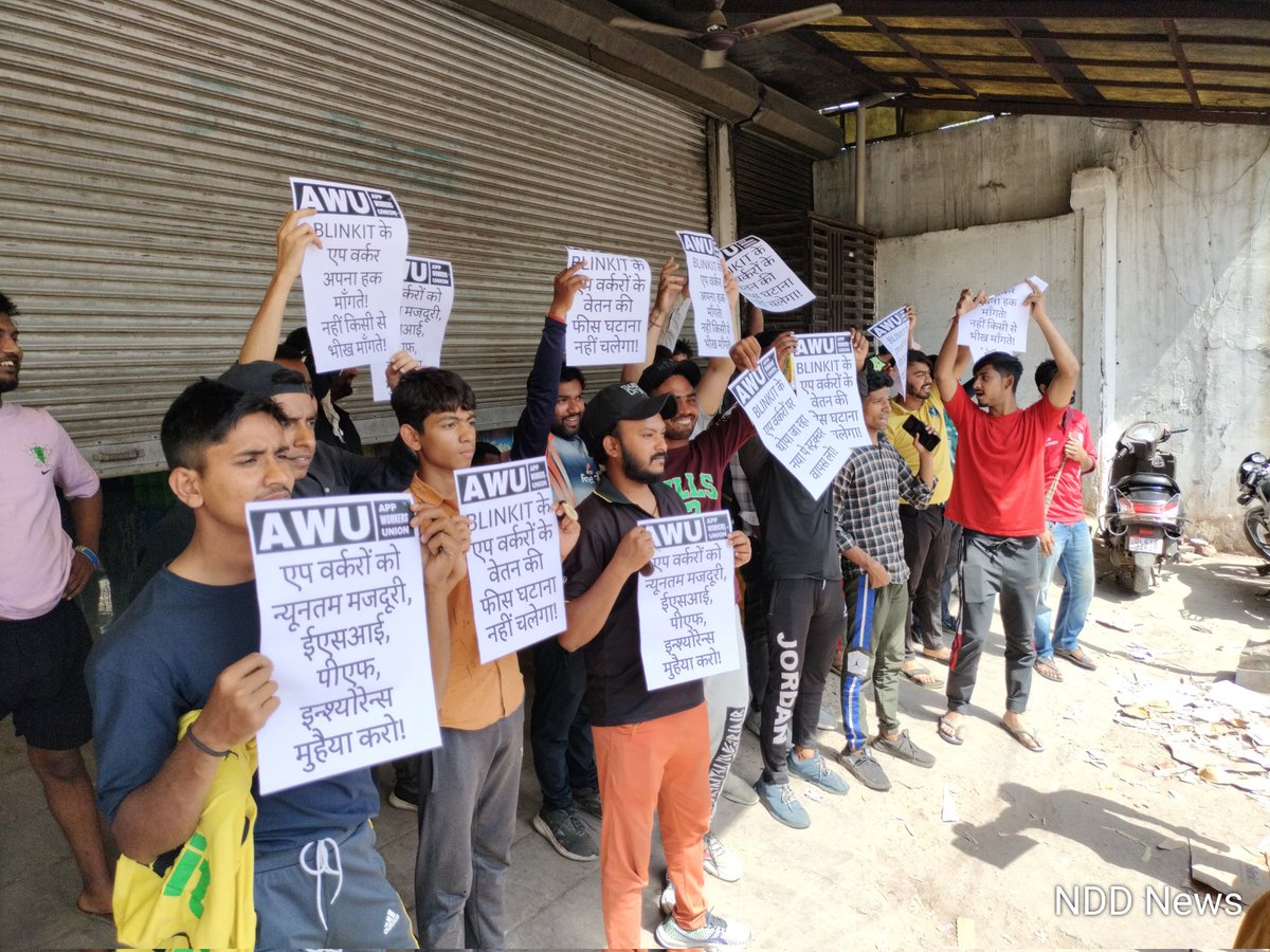 NDDNews's tweet photo. दिल्ली के कई क्षेत्रों में @letsblinkit मजदूरों का हड़ताल। नए रेट कार्ड का कर रहे हैं विरोध। https://t.co/uVLiGhbipd