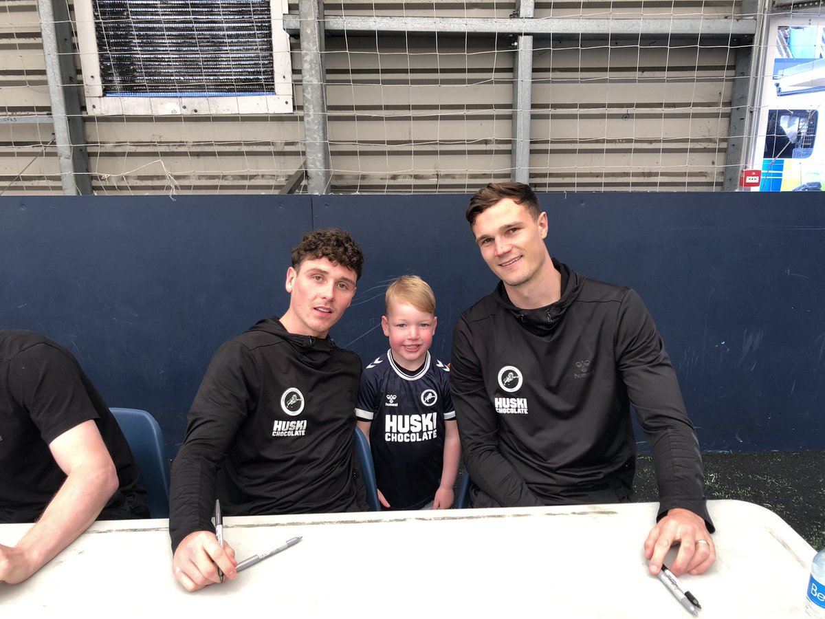 jen_guest's tweet photo. Great afternoon yesterday, thank you! @MillwallFC @zampathelion @tombradshaw92 @DannyMcNamara32 @GeorgeSav_ @jamieshackk @GeorgeEvans70 https://t.co/GrYPmzrIVF