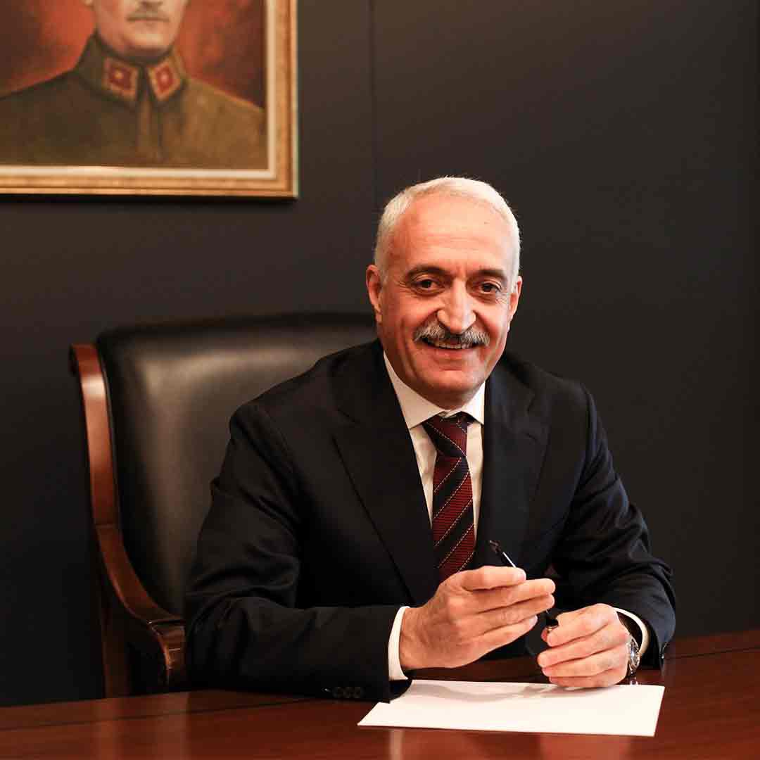 Kıymetli dostlarım, aziz Ankaralılar
Kuruluşundan beri içinde olduğum İYİ Partimizin Ankara 2. Bölge 2. sıra milletvekili adayıyım.
Bu seçim adaletsizliğin, adam kayırmacılığın tarih olduğu, hukukun yeniden tesis edildiği, müreffeh Türkiye’nin müjdecisi olacak.
Haydi bismillah.