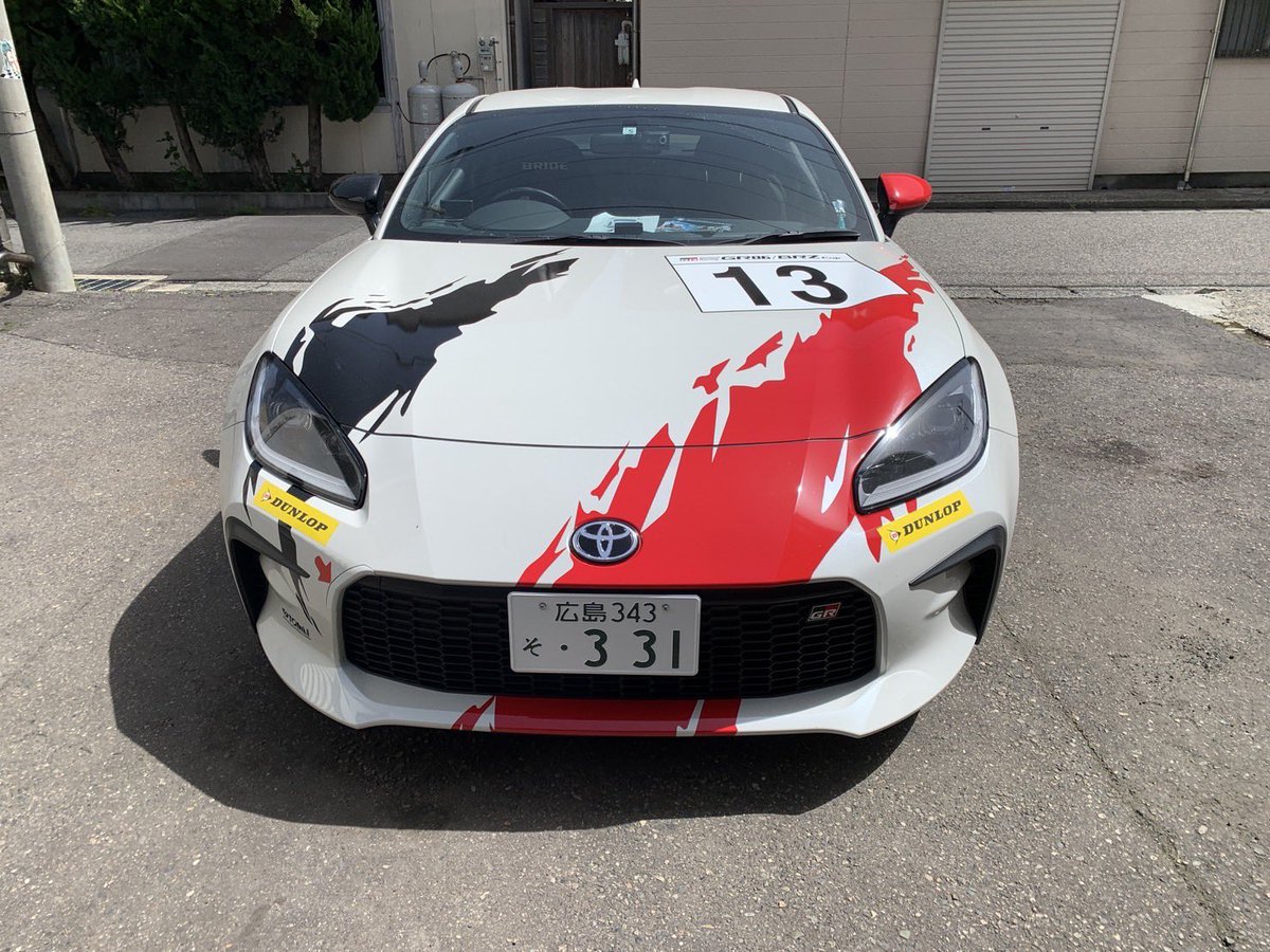 okanchan07's tweet photo. 去年度からスポンサーをしてもらっているK-winds様より、フロント周りのラッピングをして頂きました!
これで、クラブマンクラスあるあるの自分のチームの車が、どれか分からない問題が解決したと思います🤣
今年は出場する大会全部入賞を目標に頑張ります!
#kwinds 様
#gr86brzcup https://t.co/nZRQZHnrA3