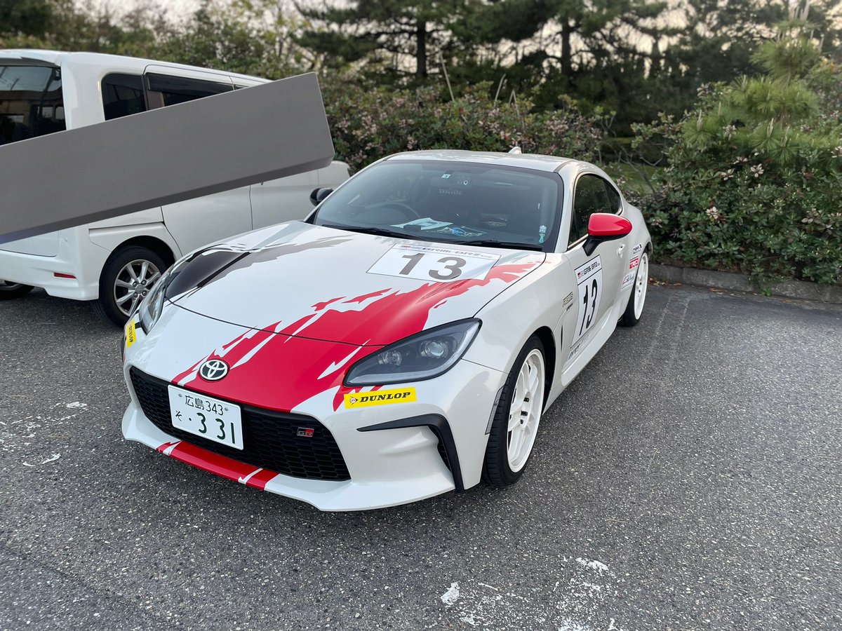 okanchan07's tweet photo. 去年度からスポンサーをしてもらっているK-winds様より、フロント周りのラッピングをして頂きました!
これで、クラブマンクラスあるあるの自分のチームの車が、どれか分からない問題が解決したと思います🤣
今年は出場する大会全部入賞を目標に頑張ります!
#kwinds 様
#gr86brzcup https://t.co/nZRQZHnrA3