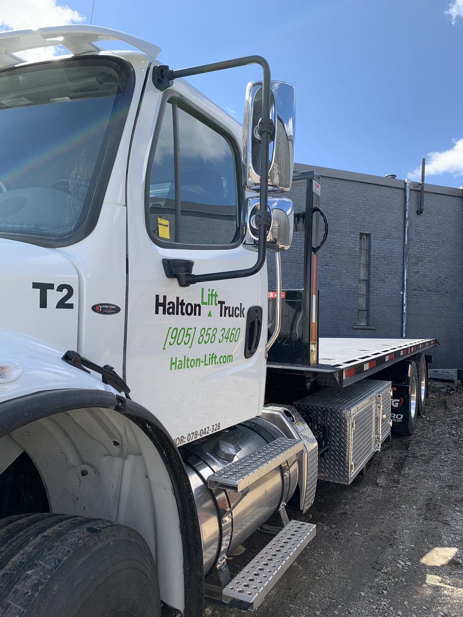 HaltonLift's tweet photo. Our new M2 Freightliner Tilt & Load carried its maiden load this past week. Thank you to @MetroTruckGroup and JWH Hydraulics for their hard working making this awesome machine!
#haltonlifttruck #forklift #tiltandload #frieghtliner #forkliftdelivery #forkliftsales #forkliftparts https://t.co/yF50jMEG4d