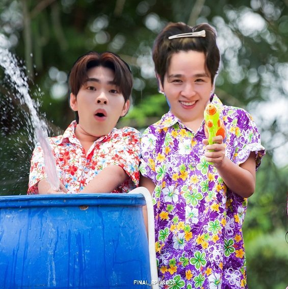 #SongkranDayxยุ่นต้น Y : นี่ต้นยิ่งแบบนี้ ปิ้วๆ T : โว้!!! พี่ยุ่นยิงไกลจังเลยครับ