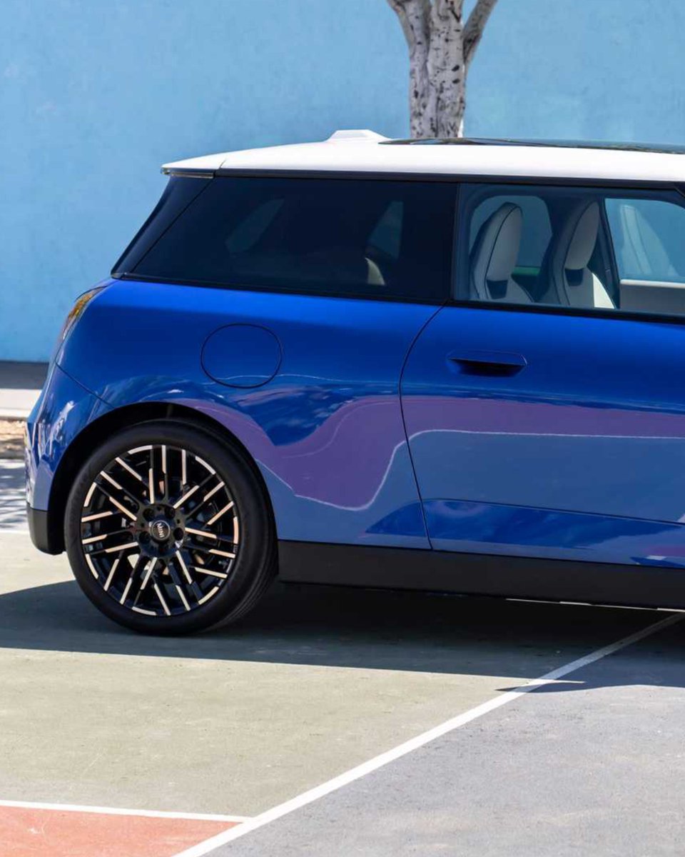 CarWale's tweet photo. #MiniCooper has revealed a handful of new images of the new 2024 #MiniCooperEV!
#MiniCooperEV #MiniIndia #EV #ElectricVehicle #CWPhotos https://t.co/iflqshWPIS