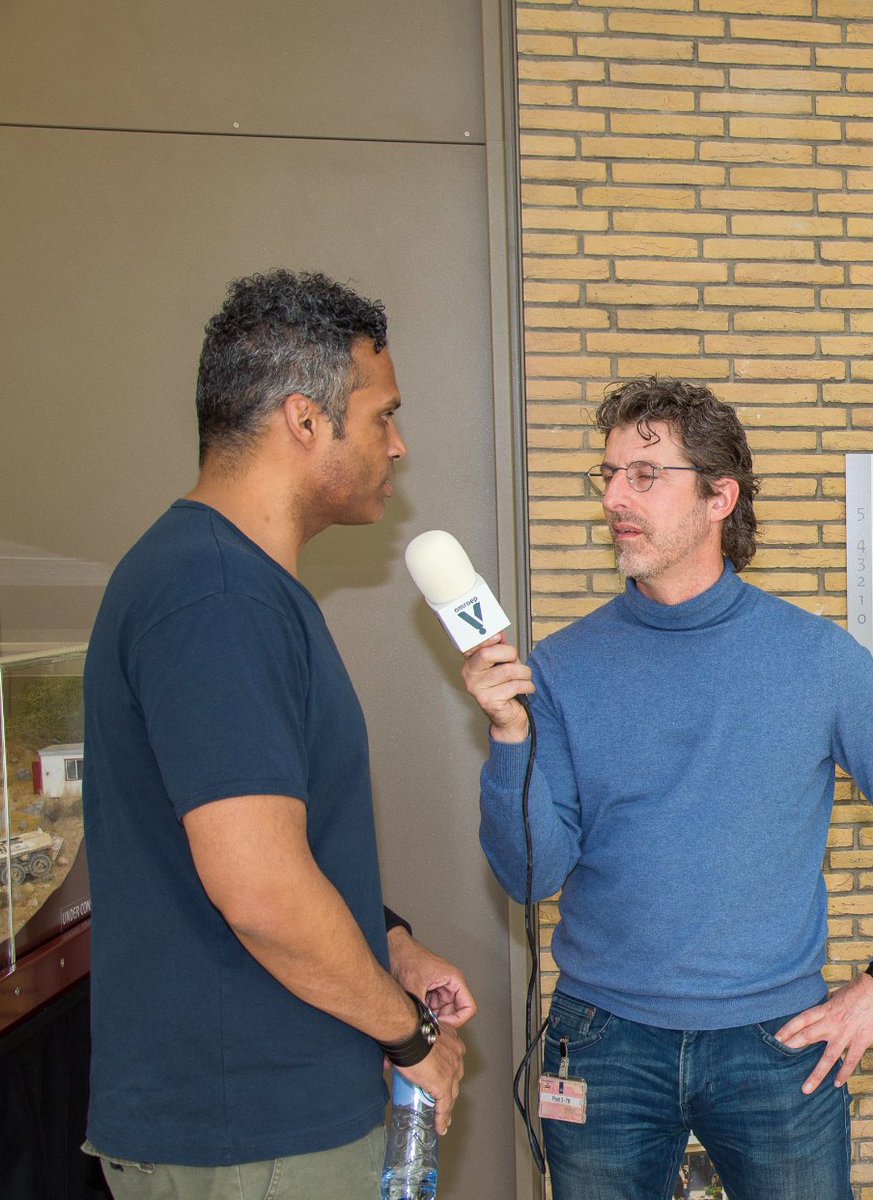 omroepv's tweet photo. Tijdens de  opening van de Helmen Vol Verhalen expositie op het ministerie van @defensie interviewde @nielsroelen voor @omroepv kunstenaars, veteranen en bezoekers. 

Binnenkort op ons kanaal: https://t.co/0U3Jo2UtUt

Foto's: @ReneWouters https://t.co/2gaWApmkZi