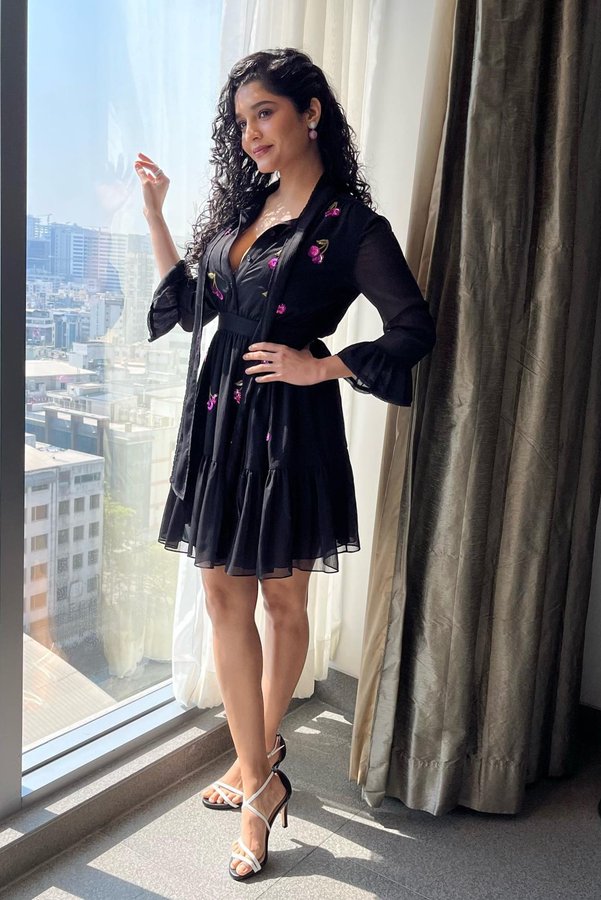 FtlaTMmaEAAEl_B?format=jpg&name=900x900