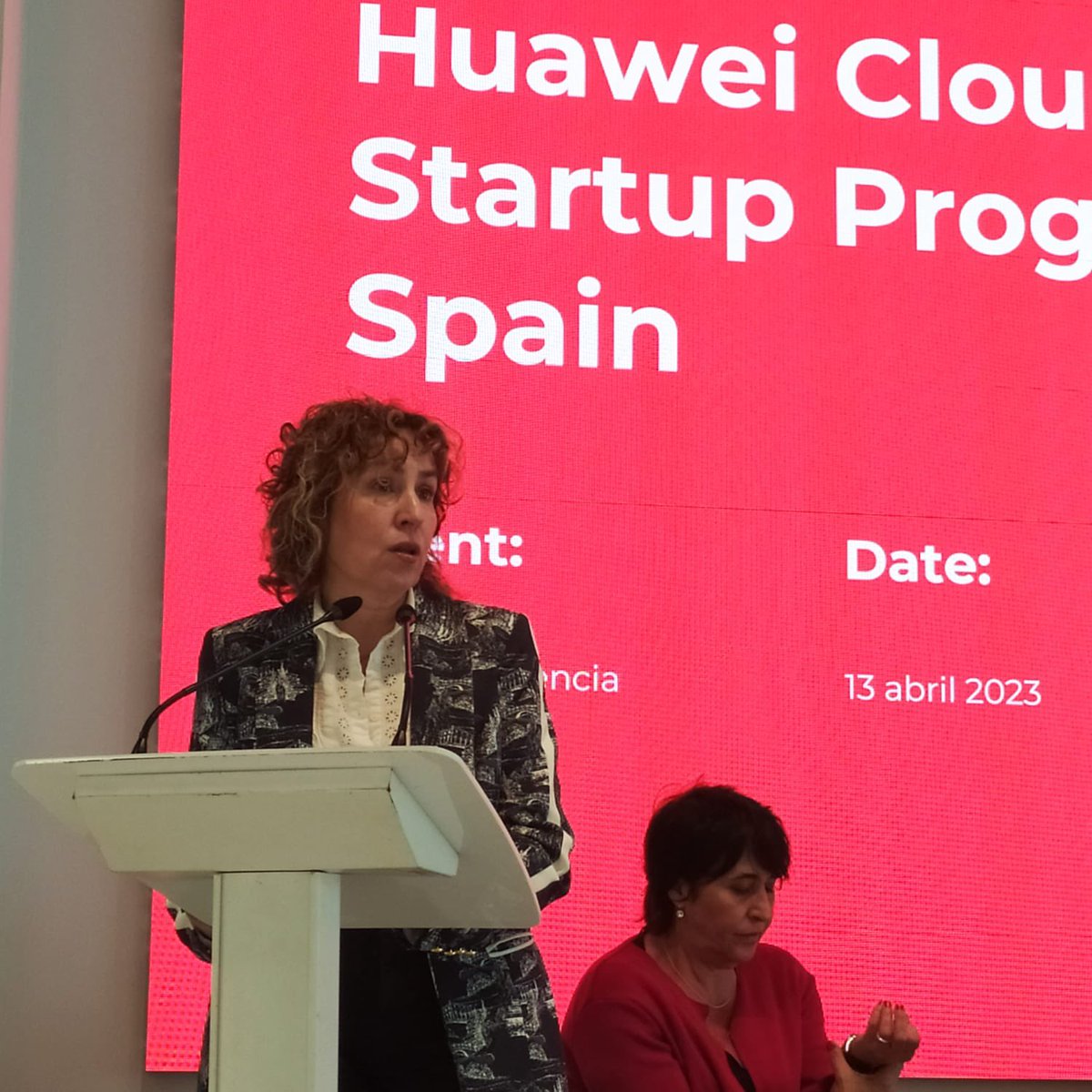 ☀️ Comenzamos el día en el Huawei Cloud Startup Program 

🎙️ Inauguración de la mano de <a href="/Julia_company/">Julia Company</a> que desde <a href="/GVAivace/">IVACE+i</a> invita a que las empresas trabajen en cooperación para un mayor éxito 

#EENCanHelp <a href="/HuaweiCloud1/">Huawei Cloud</a> <a href="/FundingBox/">FundingBox</a>