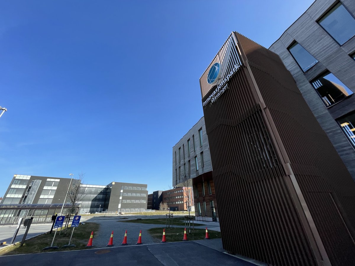 EduardoAB_Silva's tweet photo. Only 2 days left to apply - the deadline is April 15, 2023! 📣 Seeking a diverse range of candidates for fully funded positions. 🌍🎓 Sneak peek of our amazing work environment included! 📸 Don't miss out; join us at @UniStavanger @silvalabUiS. 🚀 #PhD #opportunity #ApplyNow https://t.co/hVo6bUed0n