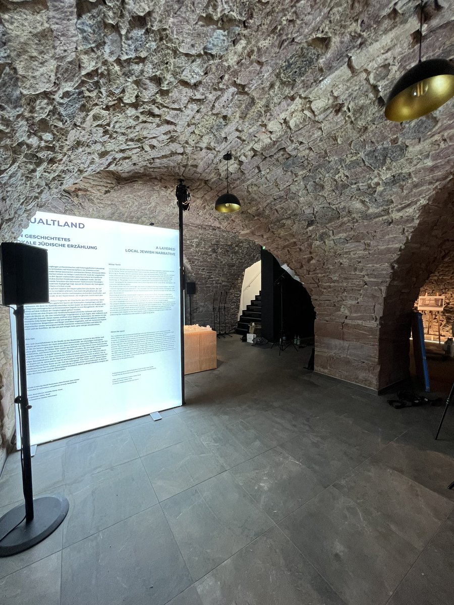 TanjaNeumann's tweet photo. …in einer Ausstellung zu sehen, die in einem ganz besonderen Raum zu erleben ist: In einem original erhaltenen Keller der Judengasse, der während #MappingMemories erstmalig öffentlich zugänglich sein wird https://t.co/CPw5EWKBdI