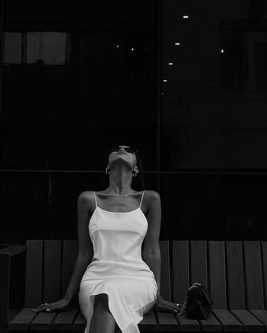 HeleniBrownu's tweet photo. Good night 🖤 it’s difficult to explain so I stay quiet.🖤 Never force people  choose you.🖤🖤🖤 https://t.co/0iqPQsyT8T