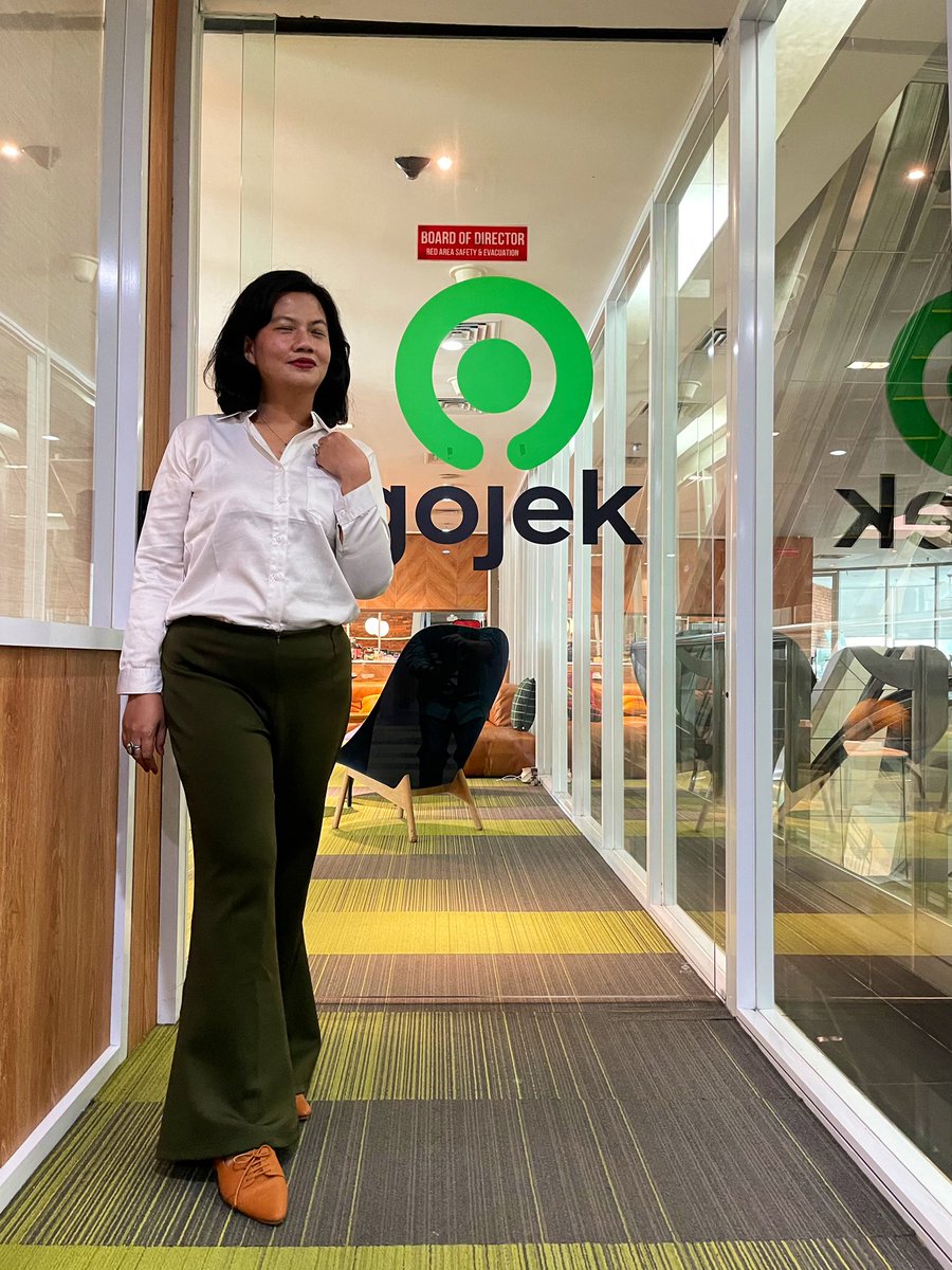 tehnit4's tweet photo. gak pernah gagal sih kalo yang motoin kang @AriefPokto β¨
(si nebeng foto depan pintu keramat)
#bukbergoto
#lengkapiramadan https://t.co/OhOv6u2fjR