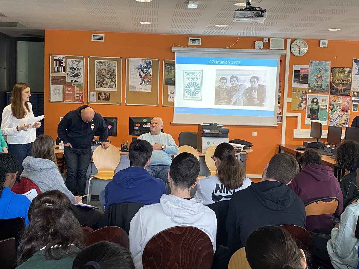 BassinEnghien's tweet photo. LPO_LouisArmand: RT @cedricmouyen: Rencontre avec Patrick Vial, médaille de bronze en judo au JO de Montréal et arbitre international.  Il a eu la gentillesse de nous laisser exposer ses photos prises lors des Olympiades 1972 et 1976. https://t.co/LgTdaf5jsC