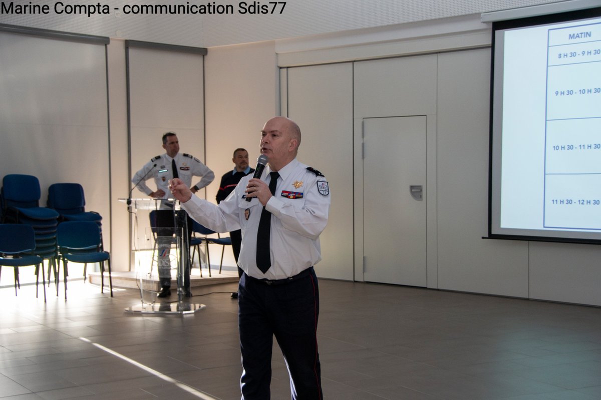 Sapeurs-Pompiers 77 tweet media