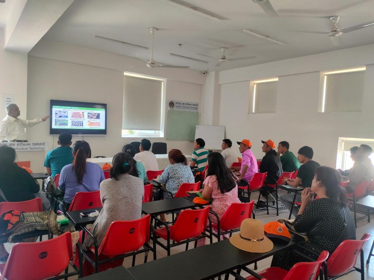 IhtGreaternoida's tweet photo. Progressive growers from Arunachal Pradesh in Training Program - Hydroponics Crop Production in Institute of Horticulture Technology, Greater Noida

#Hydroponics #soillessfarming #cropproduction #trainingprogramme https://t.co/1JO6IVjFZu