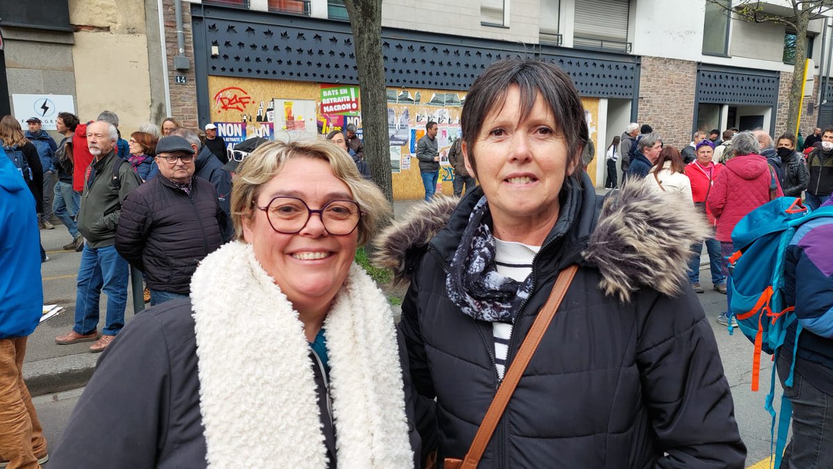MensueldeRennes's tweet photo. « On ne se voit pas s'occuper des enfants à 64 ans, à leur courir derrière », confient Stéphanie et Nelly, Atsem présentes à la manifestation à Rennes. « On est déjà souvent en arrêt à cause de problèmes de santé. On espère que la réforme ne passera pas » #greve13avril https://t.co/wFkEsAnw4n