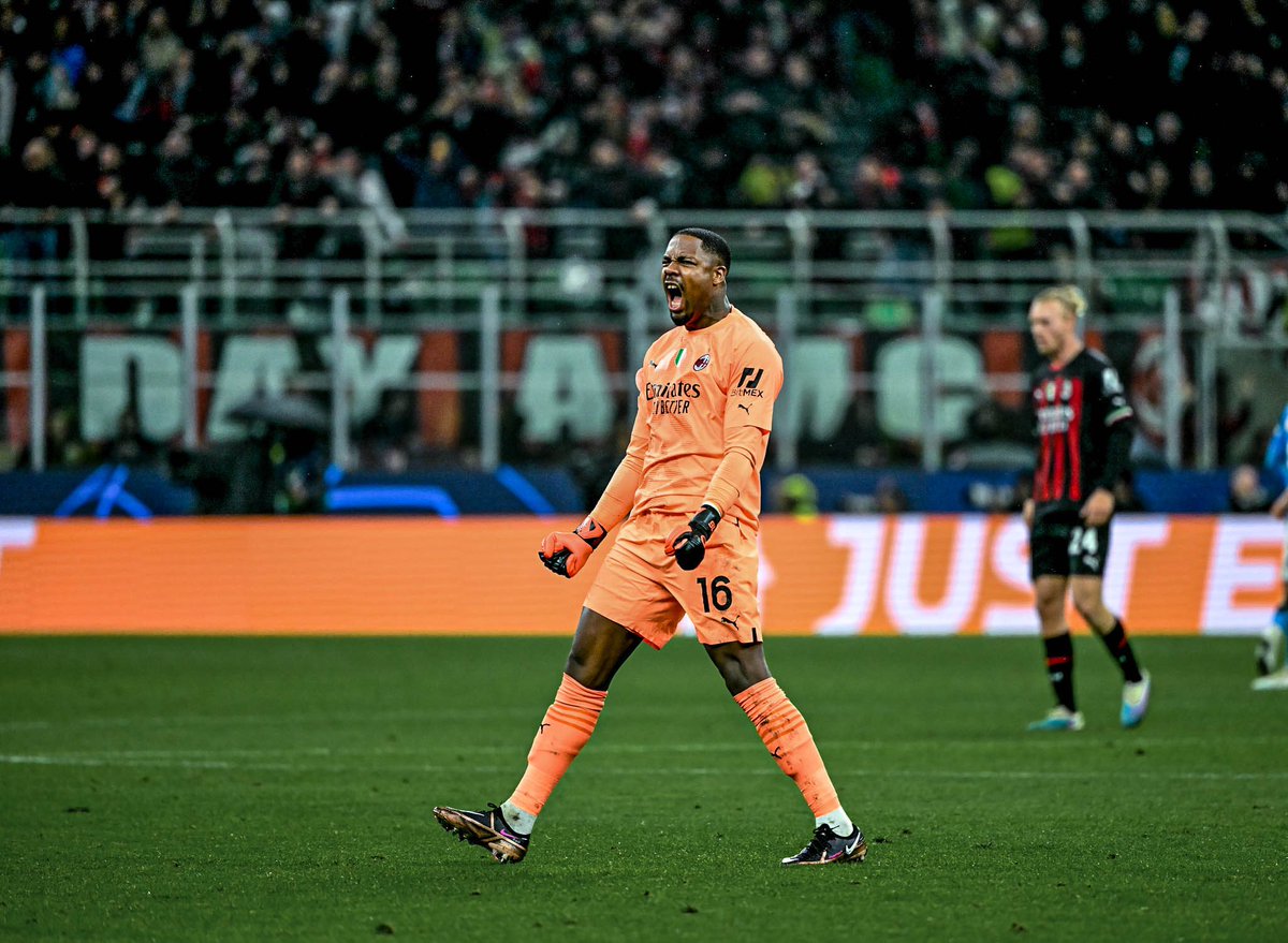 mmseize's tweet photo. COURAGE 👉🏾🧠👈🏾 
THIS IS @acmilan ❤️🖤

#GloryToGod ☝🏾 https://t.co/B5ZKCdl2pD