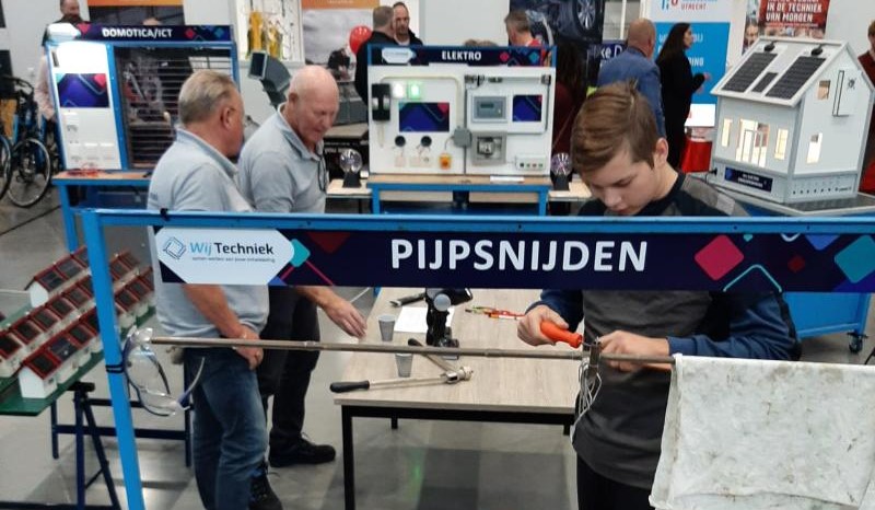 INSCHRIJVING TECHNIEK DOE DAG GEOPEND
Op zaterdag 10 juni is er weer een nieuwe editie van de succesvolle Techniek Doe Dag. Een groot aantal bedrijven uit de bouw en techniek staan voor je klaar met leuke doe-activiteiten. Meld je aan / Stuur door! 👇

communicatieportaal.uwv.nl/events/Technie…