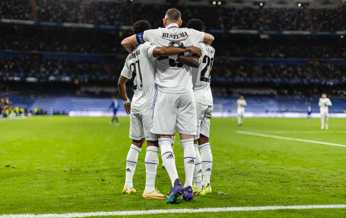 pablogsacristan's tweet photo. Una imagen del @realmadrid 2 @ChelseaFC 0 de #UCLQuarterfinal #RealChelsea #RealMadridVsChelsea El tridente Benzema, Vini y Rodrygo Foto @pablogsacristan https://t.co/srhGi42gNG