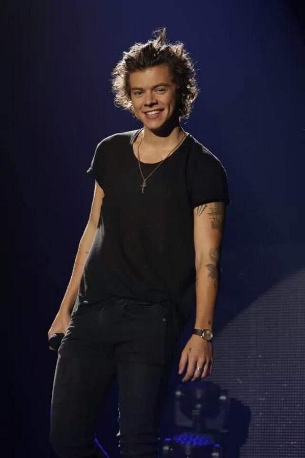 callmeandiie_'s tweet photo. Todas las que hemos leído/escrito fanfics de One Direction 

pregunta seria ¿sacábamos la estética de los conciertos o los que les vestían la sacaban de nuestras historias? https://t.co/q2Ri0piH7j