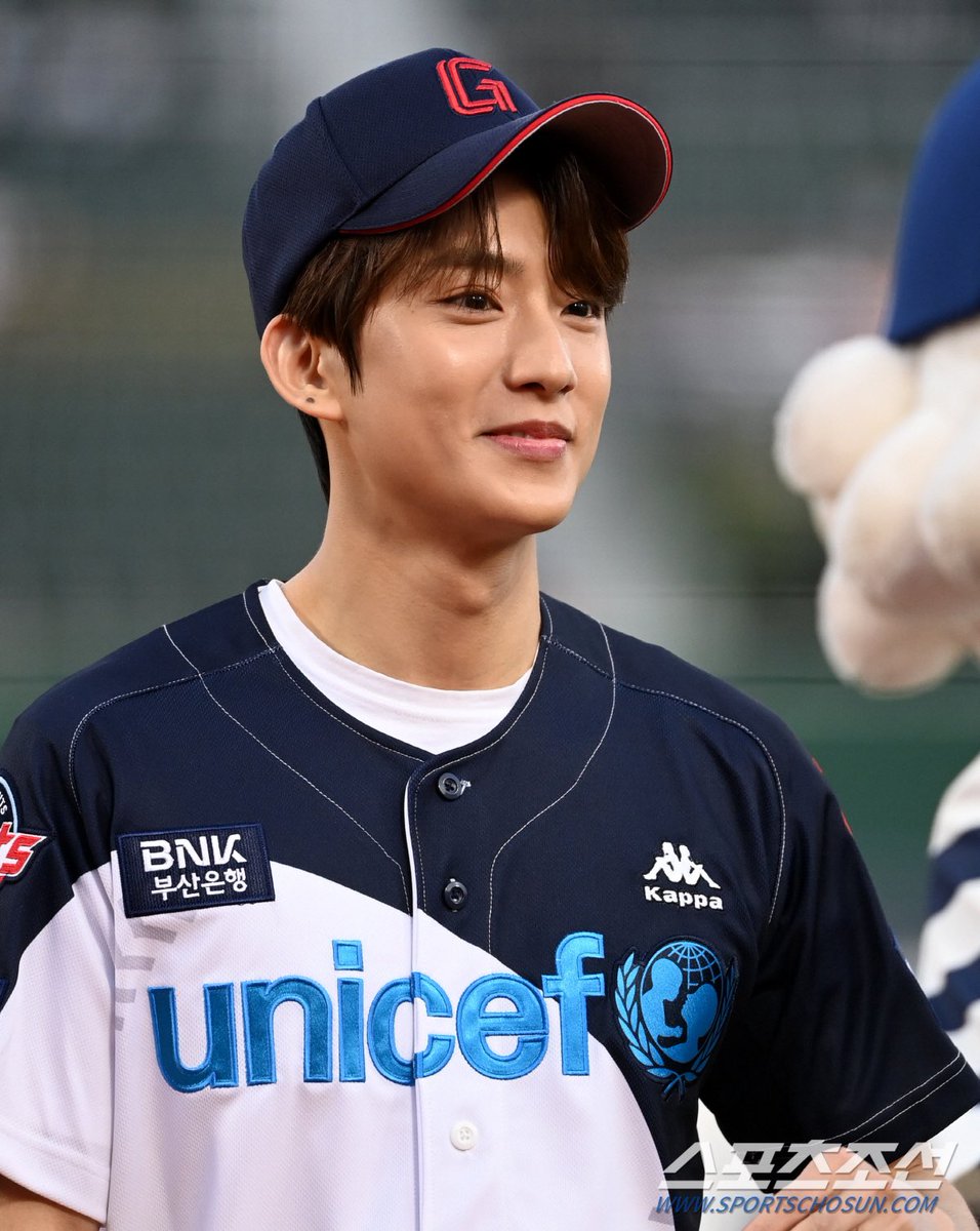 dttasz's tweet photo. 지금도 너무 좋은데 혹시 전신샷 줄 수 있어? 

#공찬 #gongchan https://t.co/lRiNF4B6ni