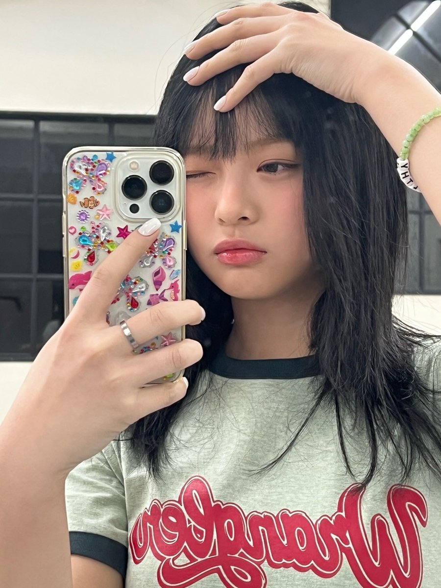 hanniarchived's tweet photo. SHE’S THE PRETTIEST GIRL I’VE EVER SEEN https://t.co/q7fTnBprcO