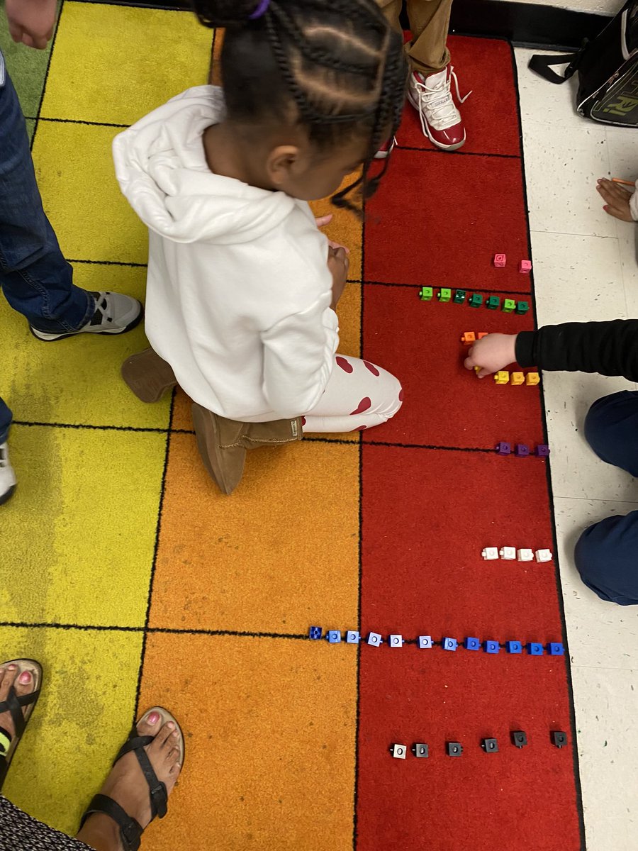 trini2j's tweet photo. Using manipulatives and Graphing colored blocks to examine what collecting and representing data looks like @PrinceEdwardSch @ParticipateLrng https://t.co/OTYgWMM1Ia