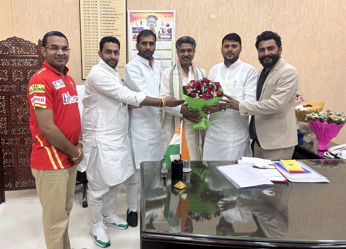 R_Palsaniya's tweet image. आज चंडीगढ़ में ‘हरियाणा स्टेट एग्रीकल्चर बोर्ड’ के नवनियुक्त चैयरमेन आदित्य देवीलाल जी चौटाला से मुलाक़ात कर बधाई दी।
#PsKalwaniya #RamavatarPalsaniya #DeepSisay #BinderDanoda #NavinNain #AadityaDevilal