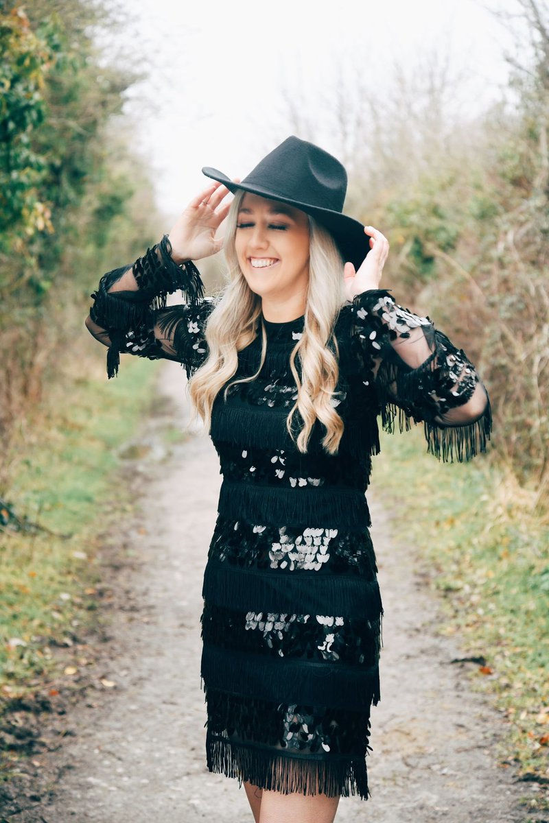 brumfitt_leanne's tweet photo. Less than 24 hours before Work of Art is released to the world! I’ve waited so so long for this 🥰 
There’s still time to pre save https://t.co/TJMhTPiUiy
#MusicBank2023 #COUNTDOWN #countrymusic #strikeapose #WorkofArt https://t.co/AZwQqT4llf
