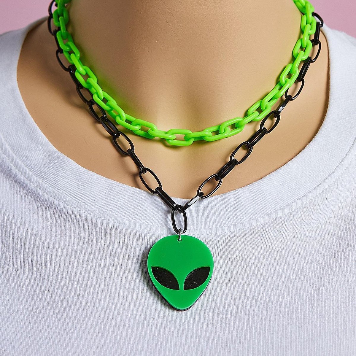 beadfancyng's tweet photo. Aliens have arrived on earth 👽💚

𝗗𝗘𝗦𝗖𝗥𝗜𝗣𝗧𝗜𝗢𝗡: Two-layer alien unisex necklace (This is the only available color🌚)
𝗣𝗥𝗜𝗖𝗘: 5,000
#aliennecklace #gothnecklace #gothjewelry #abujagoth #alienchoker #YvonneGodswil #PHANTOMxEasybuy https://t.co/AWcQ4AbfwX