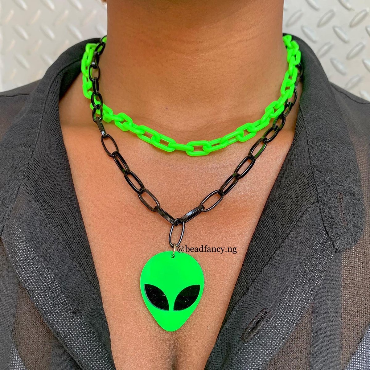 beadfancyng's tweet photo. Aliens have arrived on earth 👽💚

𝗗𝗘𝗦𝗖𝗥𝗜𝗣𝗧𝗜𝗢𝗡: Two-layer alien unisex necklace (This is the only available color🌚)
𝗣𝗥𝗜𝗖𝗘: 5,000
#aliennecklace #gothnecklace #gothjewelry #abujagoth #alienchoker #YvonneGodswil #PHANTOMxEasybuy https://t.co/AWcQ4AbfwX