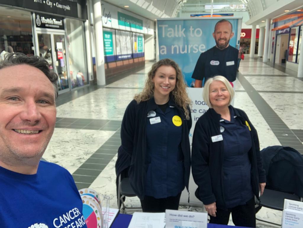 Thinking about stopping smoking ? The team are in @ClydeShopping today! Pop in and pick up information about stop smoking services in your area 🚭 @QYWGGC  @NHSGGC #reduceyourrisk