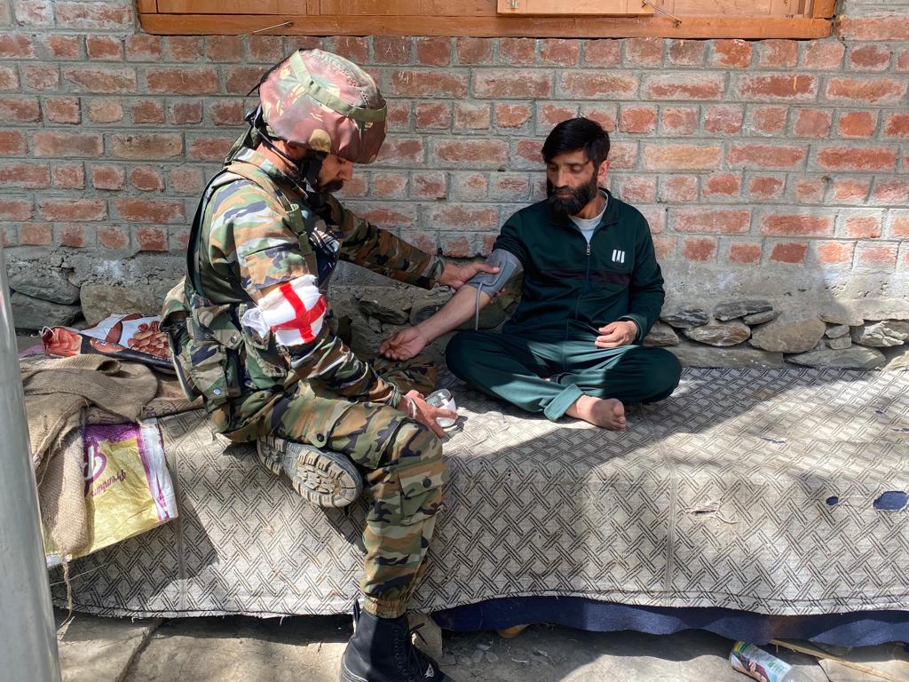 sarali118706999's tweet photo. *Medical Check Up of Senior Citizens and Children, Khairiyat Patrol by Indian Army at Remote Village Rednag in Lolab* 

#IndianArmy
#KashmirLivesMatter
#SavioursOfKashmir
#Kashmir
#ProsperousKashmir
#HumsayaHainHum
#KhairiyatPatrol https://t.co/NiglZJinlr