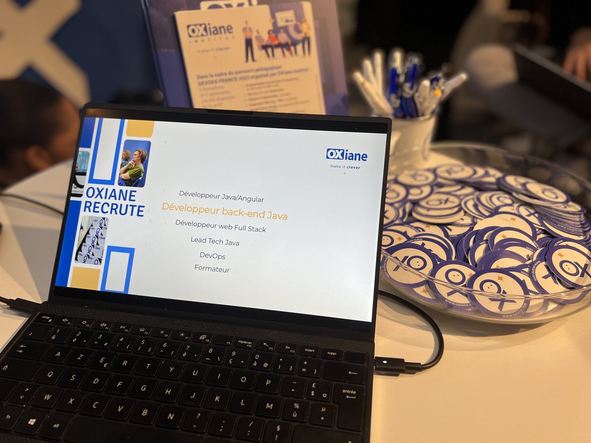 On recrute à <a href="/DevoxxFR/">DevoxxFR</a> ! 🤝
Déposez votre CV à notre stand (n°17) ! De nombreux postes sont à pourvoir...
#recrutement #devoxxfr2023 #dev #devoxxfr