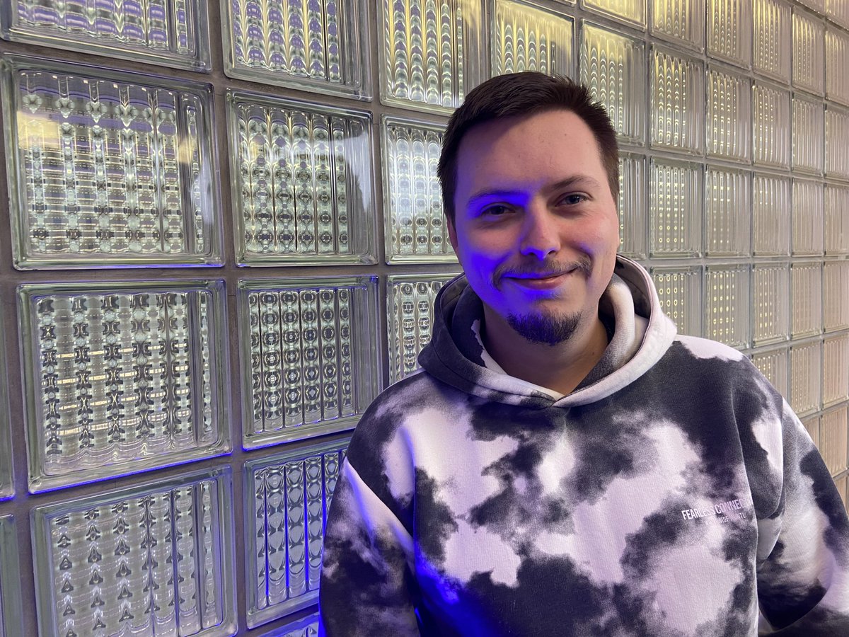 Tak dneska večer o “voluntérské” práci v Ukrajině a o vzpomínkách z frontové linie s Vasylem Kapustejem 🇺🇦✌🏻 <a href="/Lord_of_war_95/">Vasyl Kapustej</a>