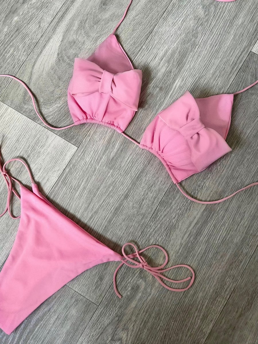 beaukinis's tweet image. ‘BEAU’ Bikini Set in Pink 💕

Available to order via website
beaukinis.com 

#bikiniset #handmadeswimwear #bikini #bowbikini #beaukinis #swimwear #beachinspo #holidayoutfit