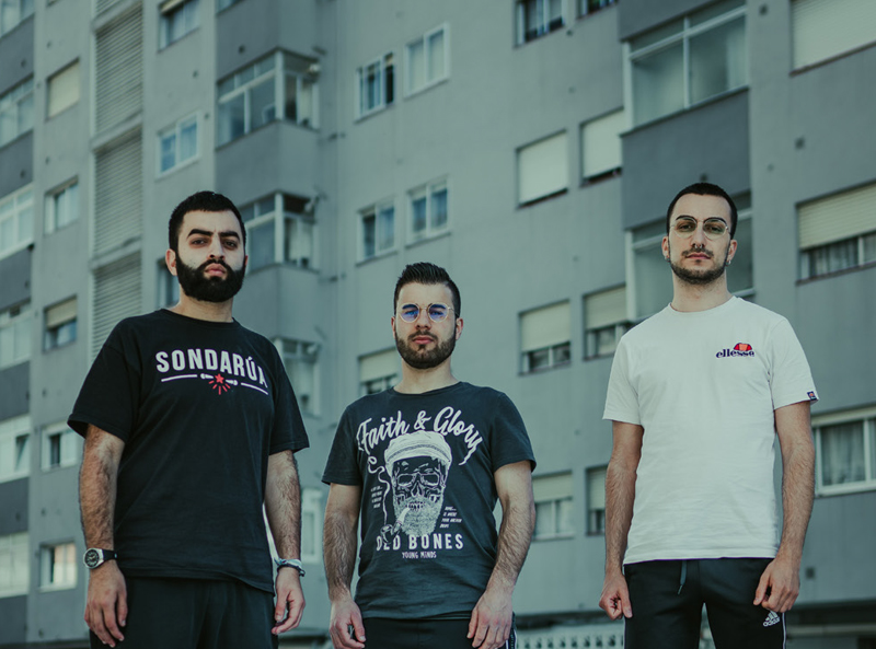 Mañá a Galiza terá unha perda incalculábel: A desaparición de <a href="/SonDaRuaGZ/">SonDaRúa</a> 

E isto non é banal. A banda de Ponteareas representaba todo aquilo que precisaba a terra para a súa dignificación e rexurdimento na cohorte na que máis forza necesitaba, a mocidade. 

Explicámolo eiquí👇