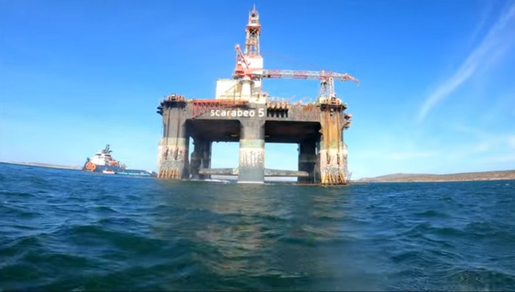 Desiree_Laverne's tweet image. #HelpYourself
#FreeSteel.. $$
Spotted docked offshore in Saldanha.. Scarabeo 5 oil rig.. 
I invite all scrap metal dealers and infrastructure thieves to do what you do best.. dismantle piece by piece.. No one is looking...