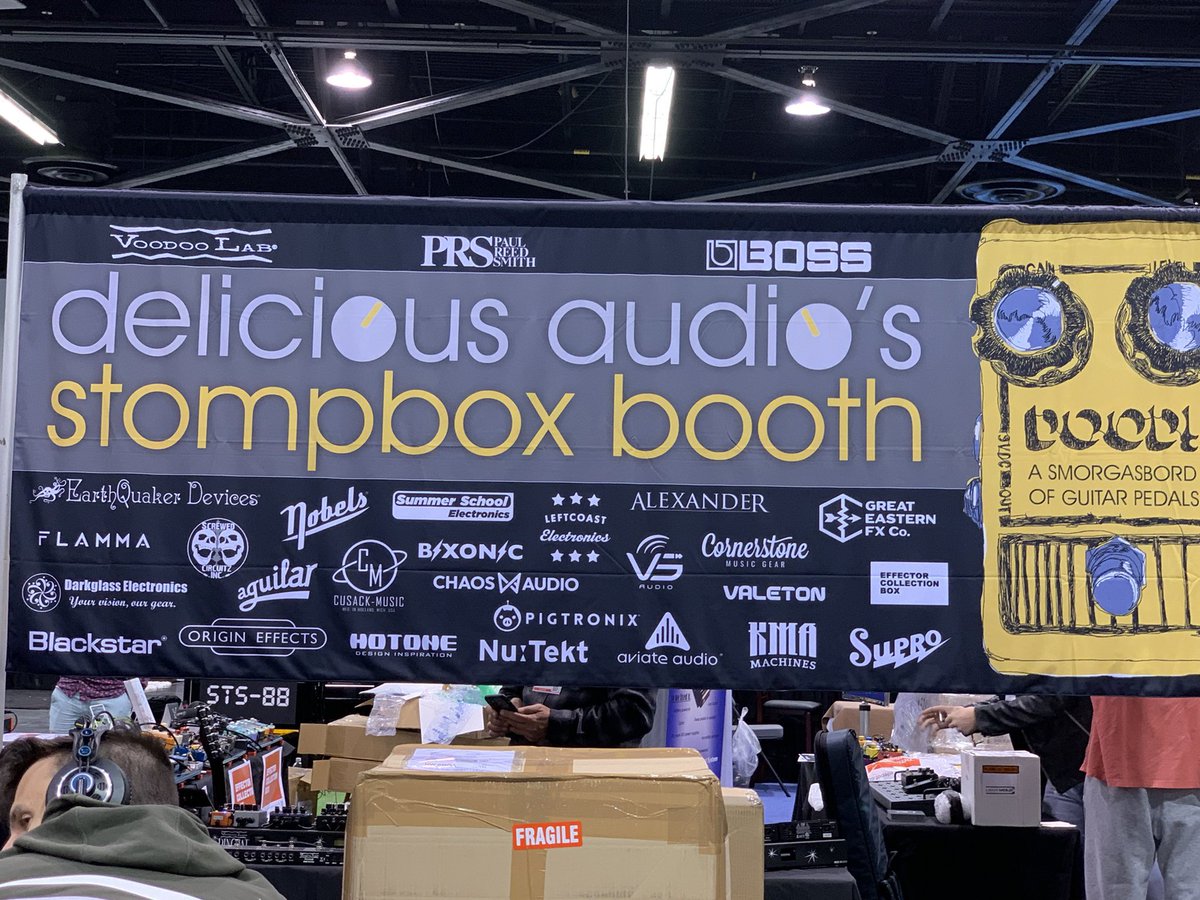 VALKYRIE_SPEAR's tweet image. 遂にNAMM Show 2023開幕！
私は現地にいませんが送られてきたブースの写真にテンション上げ上げです！！

Valkyrie SpearとしてはViolence Booster MK IIとViolence Buffer(海外版)を展示してます。

ブースはDelicious audio’s stompboxさんのところです。

#namm2023 #NAMMshow #NAMMshow2023